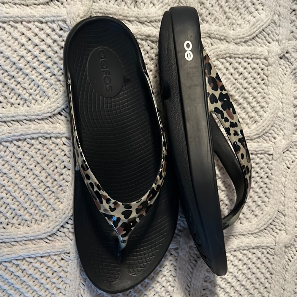 OOFOS Black Sandals Comfortable Everyday Wear